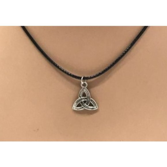 Triquetra Celtic Trinity Knot Charm Pendant - Picture 1 of 9
